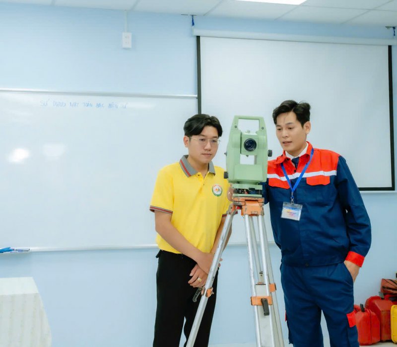 Hai thế hệ – Một hành trình đo đạc và kiến tạo tương lai